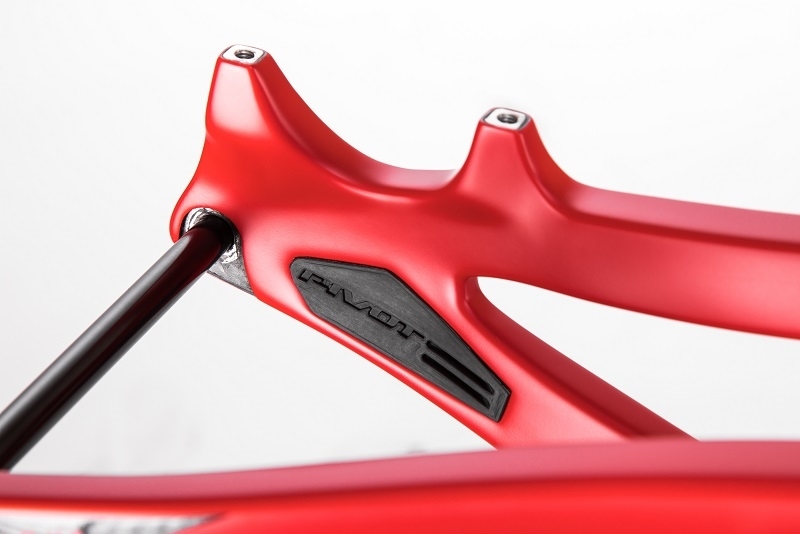 Mach 5.5 Carbon | Pivot Cycles