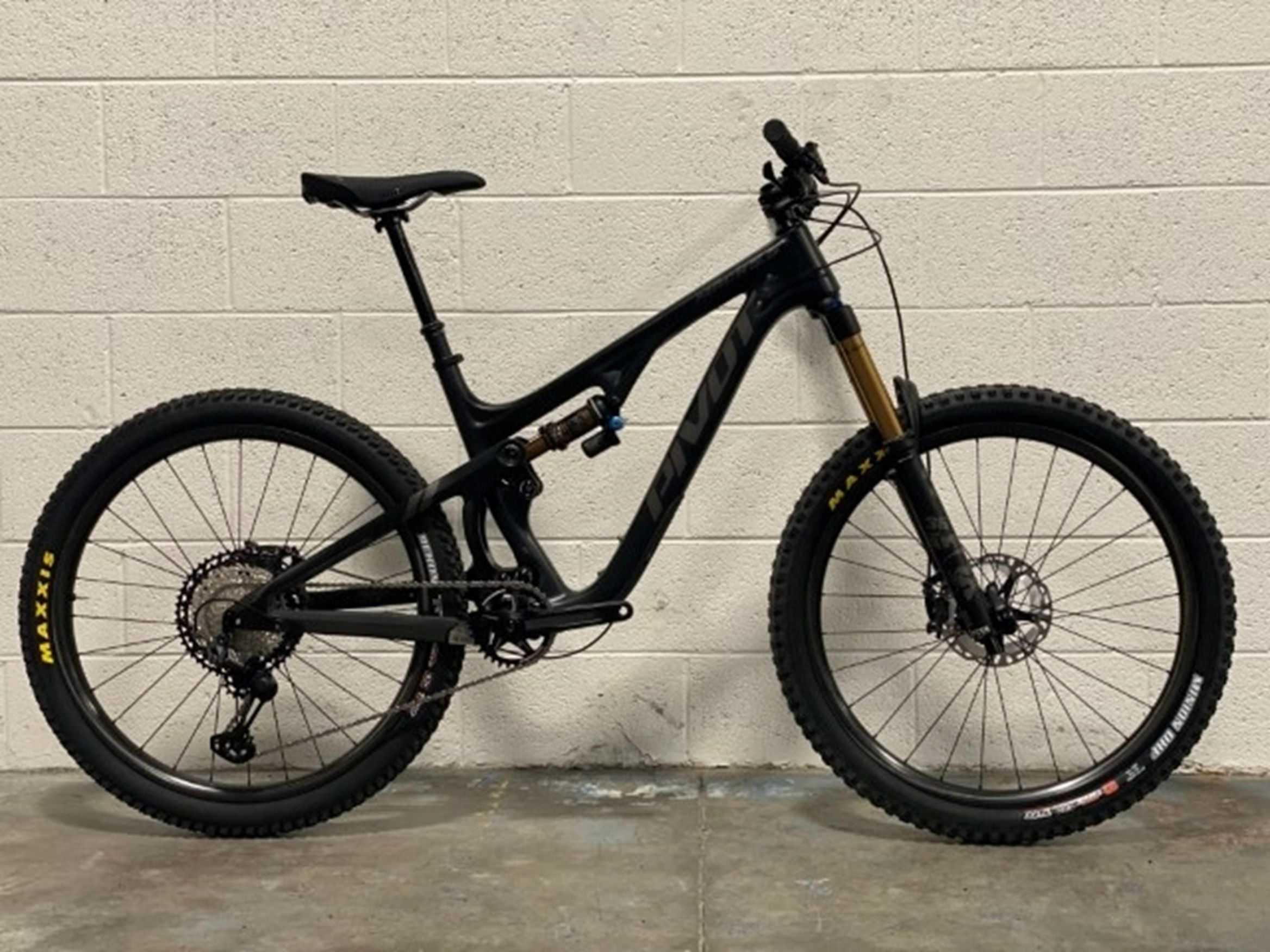 pivot cross country bike